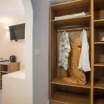 Nikos Bnb
