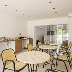 Nikos Bnb